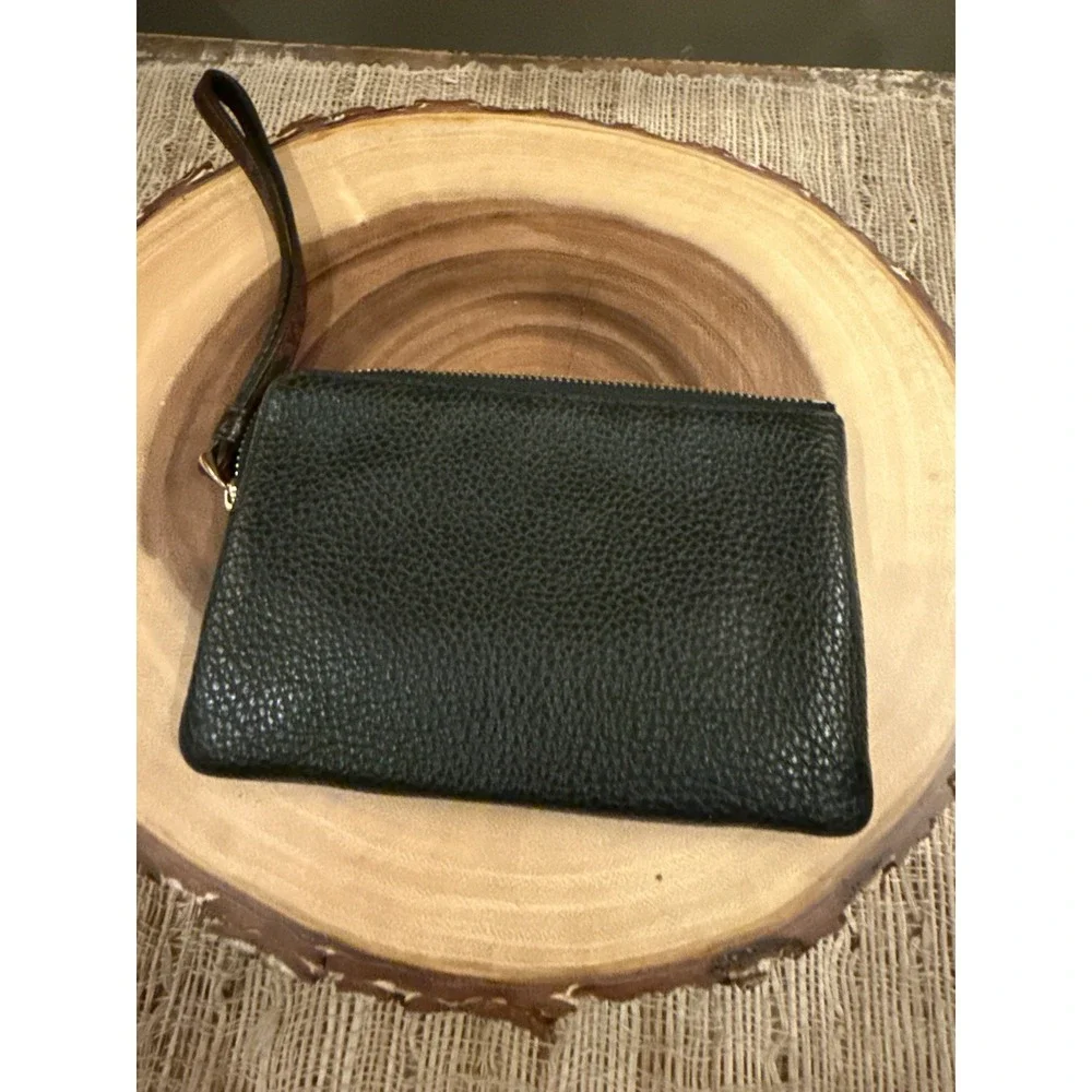Coach corner zip